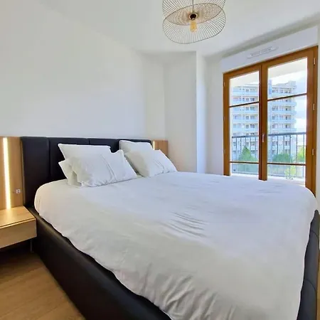Sublime 4 Etoiles Neuf T3 Aputeaux 61m2 Proche La Defense, 10m2 De Terrasse Avec Magnifique Vue Appartamento