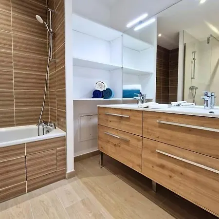 Sublime 4 Etoiles Neuf T3 Aputeaux 61m2 Proche La Defense, 10m2 De Terrasse Avec Magnifique Vue Puteaux
