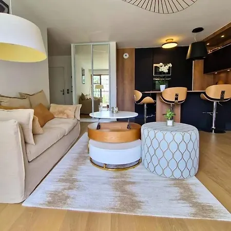 Sublime 4 Etoiles Neuf T3 Aputeaux 61m2 Proche La Defense, 10m2 De Terrasse Avec Magnifique Vue Puteaux