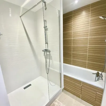 Appartamento Sublime 4 Etoiles Neuf T3 Aputeaux 61m2 Proche La Defense, 10m2 De Terrasse Avec Magnifique Vue